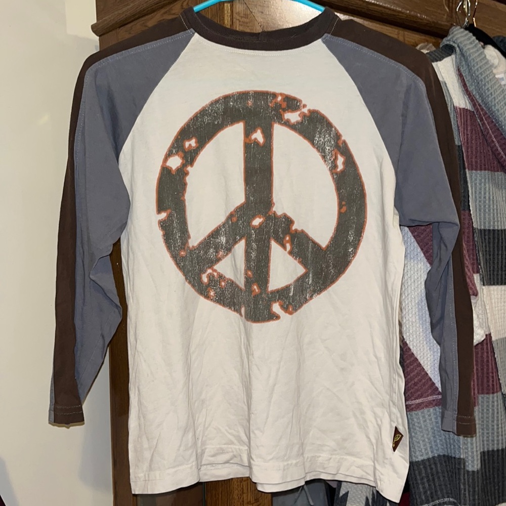 Boy’s baseball style tee shirt, brown gray tan, peace sign, size 12